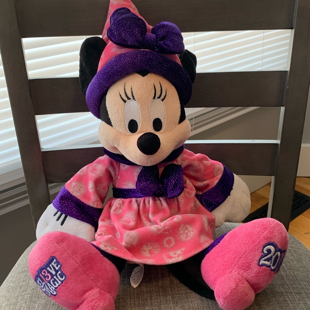 Disney Minnie Mouse Plush - 2013 Believe in Magic